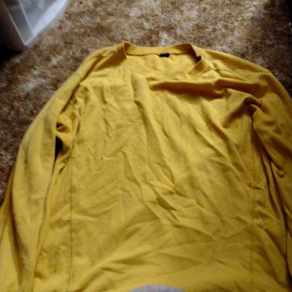 Yellow mustard sweater - Picture 2 of 3